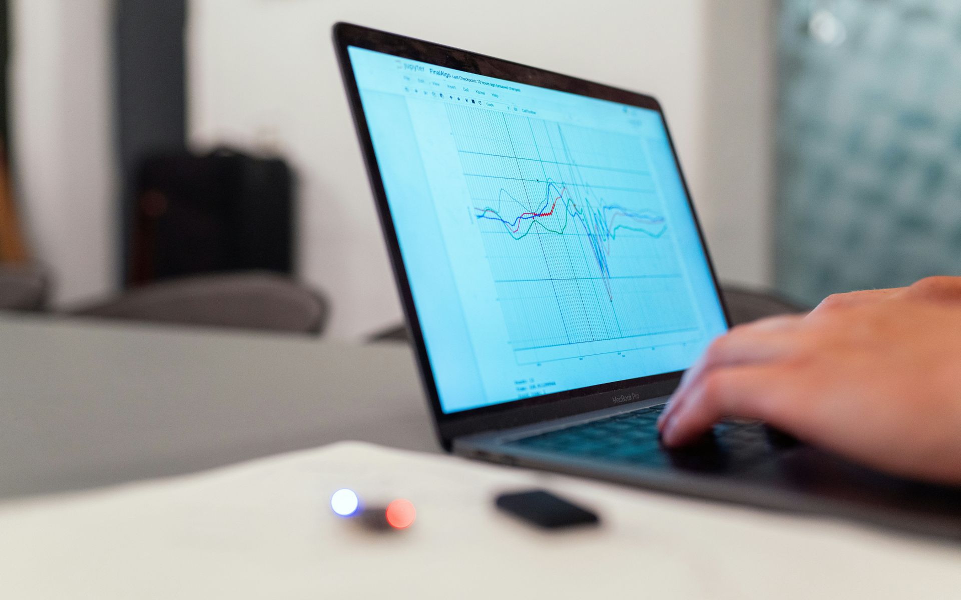 Analisi dati e metriche di rendimento dell'AI aziendale su laptop per architettura RAG