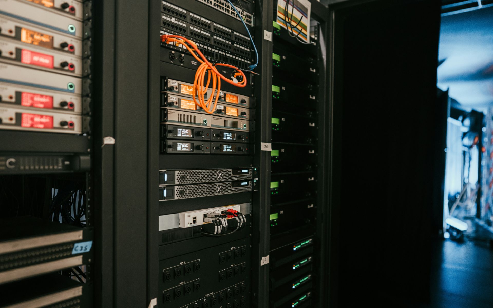 Server rack in un data center, simbolo di infrastruttura digitale e sovranità tecnologica europea