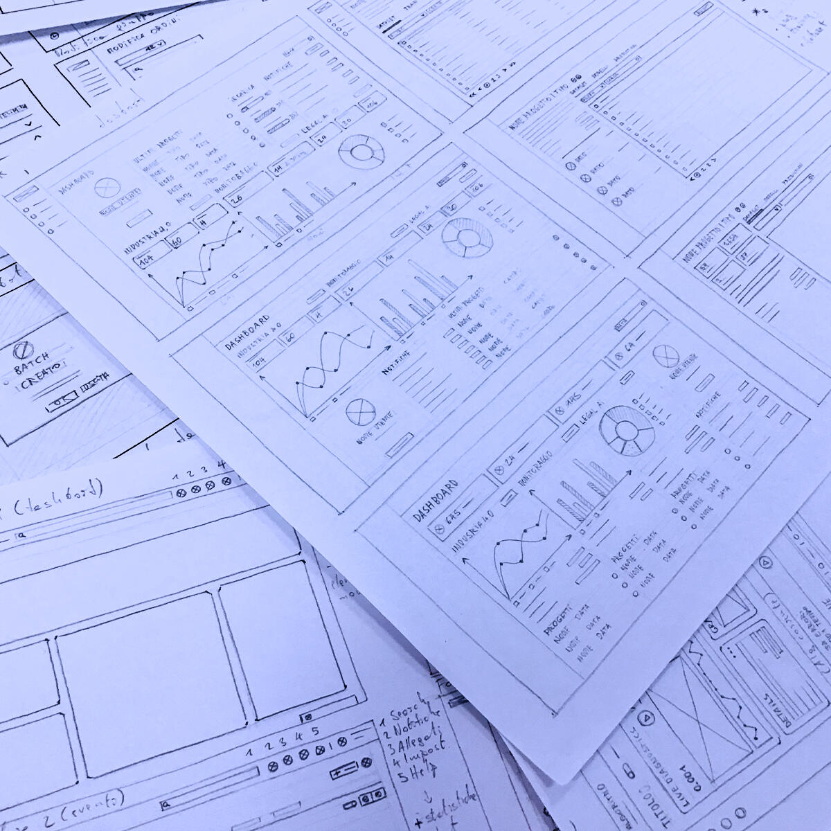 Schizzi di interfacce disegnate dal nostro team UX